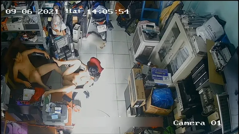 Vợ yêu chồng phang nhau trong của cục thịt máy tính